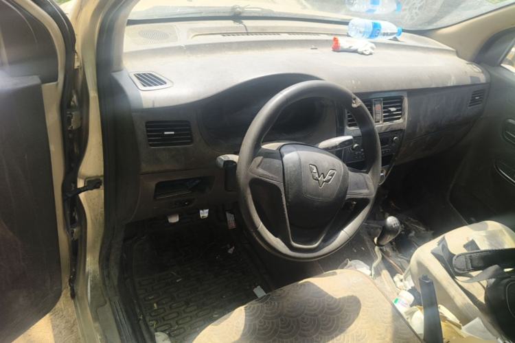 Used Wuling Rongguang V 2018 1.5L Practical Version Center Console