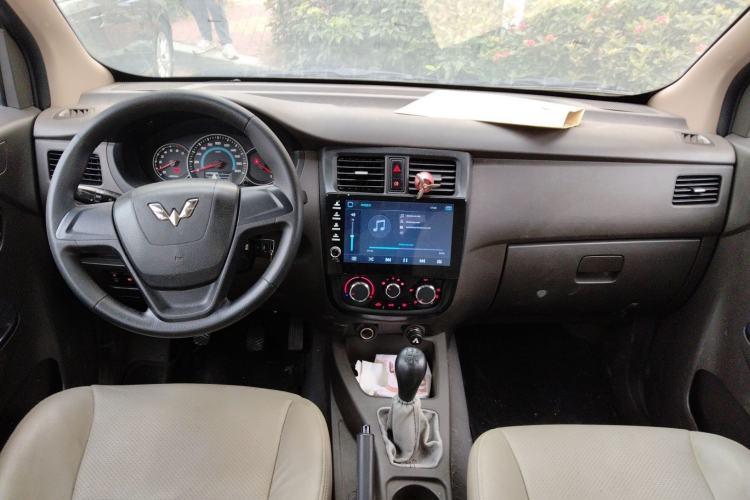 Used Wuling Rongguang V 2018 1.5L Standard Version Center Console