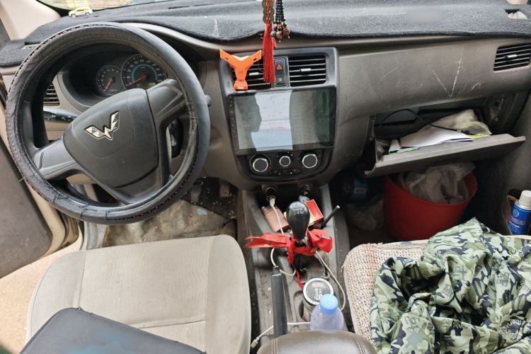 Used Wuling Rongguang V 2018 1.5L Standard Version Center Console