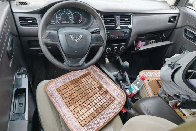 Used Wuling Rongguang V 2018 1.5L Standard Version Center Console