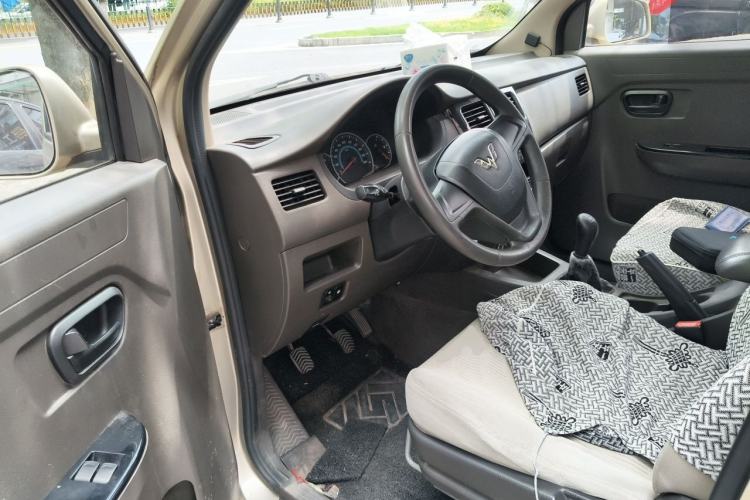 Used Wuling Rongguang V 2018 1.5L Standard Version Driver Seat