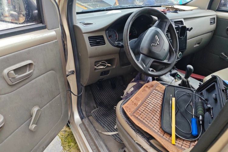 Used Wuling Rongguang V 2018 1.5L Practical Version Driver Seat