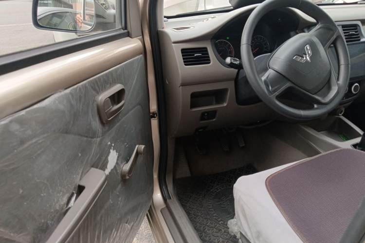 Used Wuling Rongguang V 2018 1.5L Standard Version Driver Seat