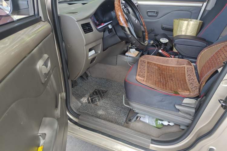 Used Wuling Rongguang V 2018 1.5L Practical Version Driver Seat