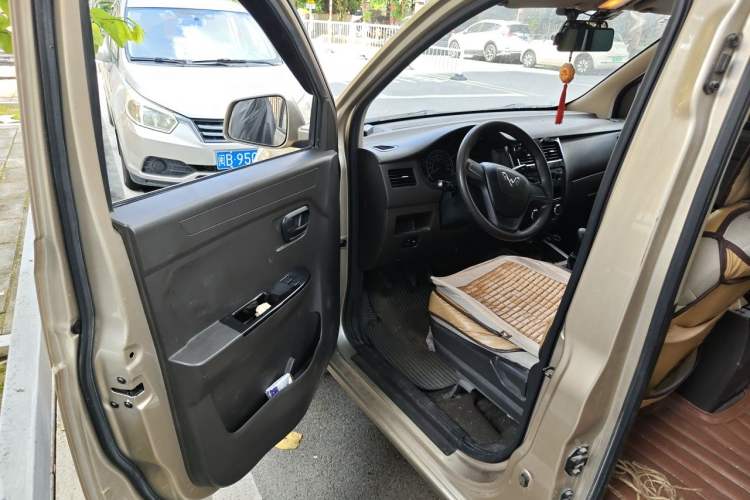 Used Wuling Rongguang V 2018 1.5L Standard Version Driver Seat