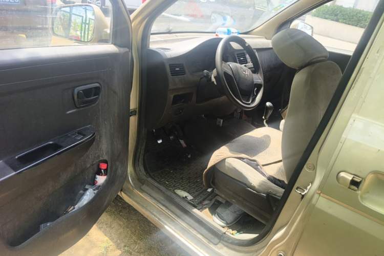 Used Wuling Rongguang V 2018 1.5L Practical Version Driver Seat