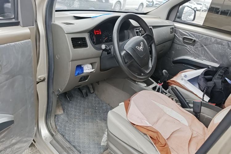 Used Wuling Rongguang V 2018 1.5L Practical Version Driver Seat