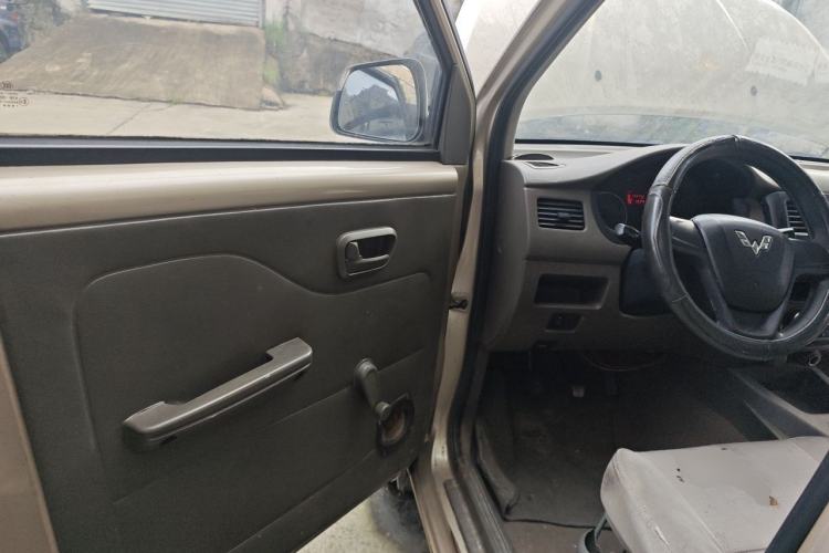 Used Wuling Rongguang V 2018 1.5L Practical Version Driver Seat