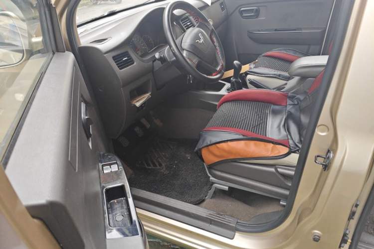 Used Wuling Rongguang V 2018 1.5L Standard Version Driver Seat