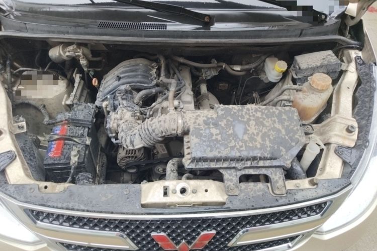 Used Wuling Rongguang V 2018 1.2L Standard Model Engine Bay