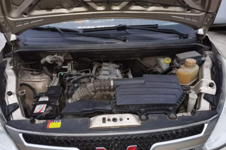 Used Wuling Rongguang V 2018 1.5L Standard Version Engine Bay