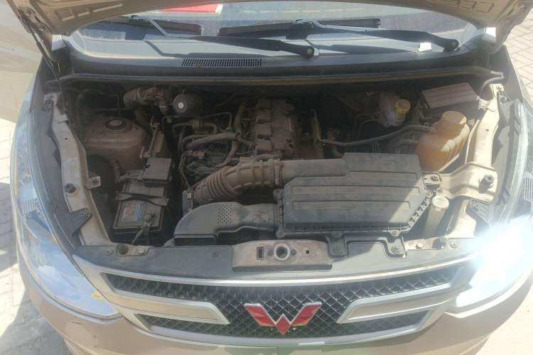Used Wuling Rongguang V 2018 1.5L Practical Version Engine Bay