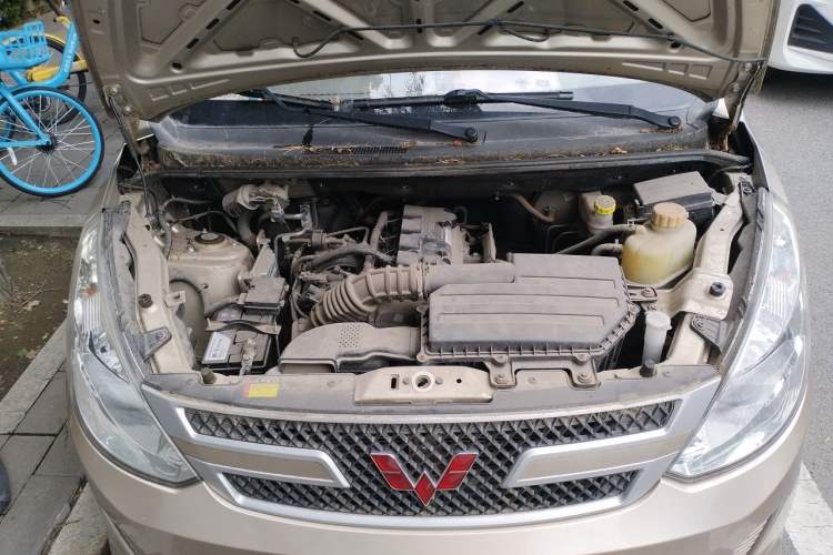 Used Wuling Rongguang V 2018 1.5L Practical Version Engine Bay