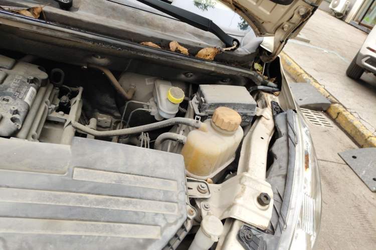 Used Wuling Rongguang V 2018 1.5L Standard Version Engine Bay Left