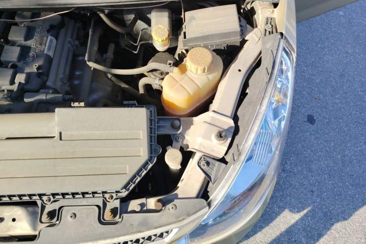 Used Wuling Rongguang V 2018 1.5L Standard Version Engine Bay Left