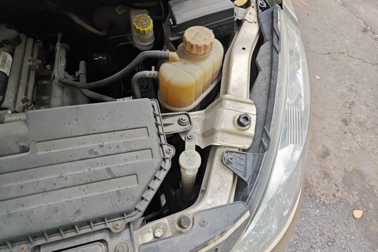 Used Wuling Rongguang V 2018 1.5L Standard Version Engine Bay Left