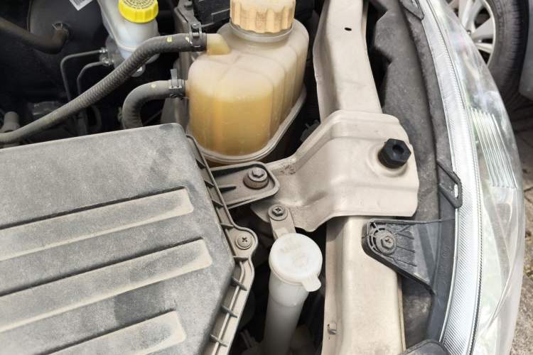 Used Wuling Rongguang V 2018 1.5L Standard Version Engine Bay Left