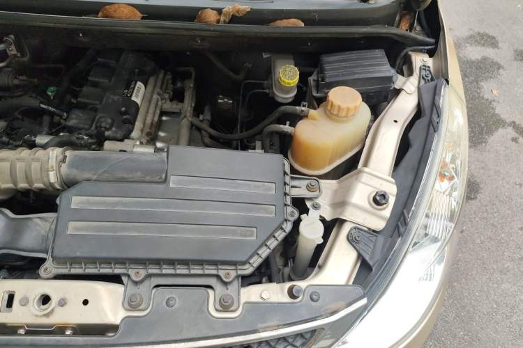 Used Wuling Rongguang V 2018 1.5L Standard Version Engine Bay Left
