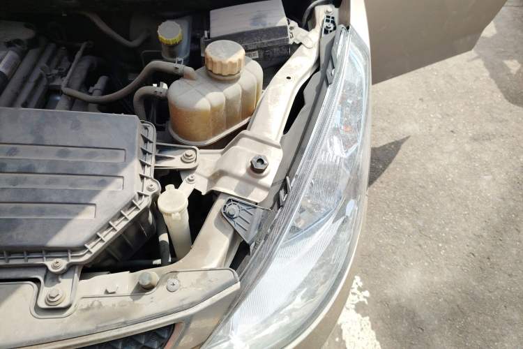 Used Wuling Rongguang V 2018 1.5L Standard Version Engine Bay Left