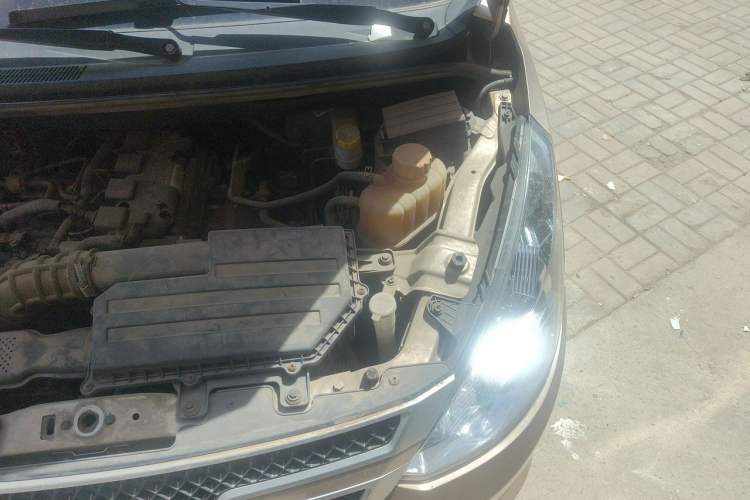 Used Wuling Rongguang V 2018 1.5L Practical Version Engine Bay Left