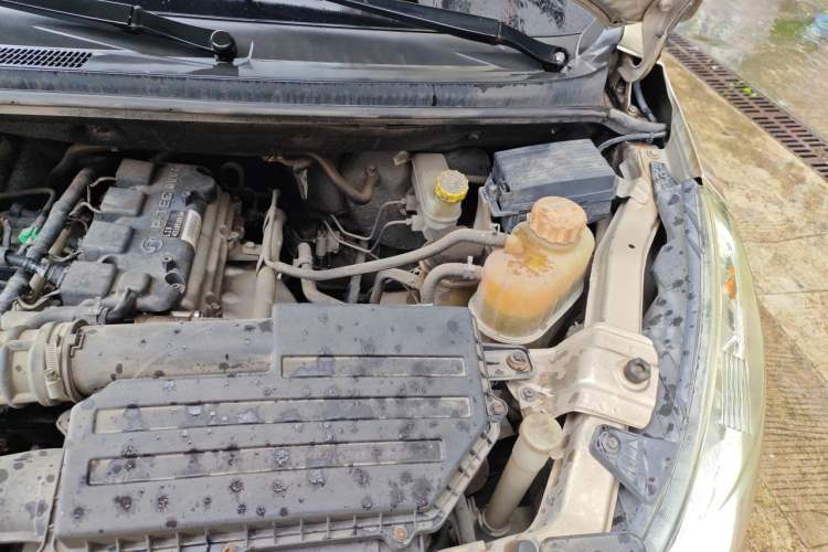 Used Wuling Rongguang V 2018 1.5L Practical Version Engine Bay Left