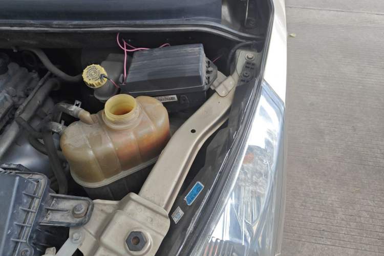 Used Wuling Rongguang V 2018 1.5L Practical Version Engine Bay Left