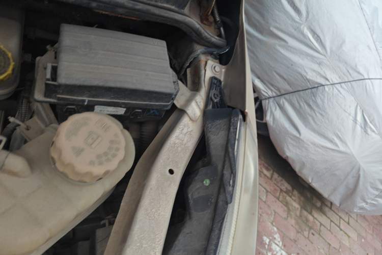 Used Wuling Rongguang V 2018 1.5L Practical Version Engine Bay Left