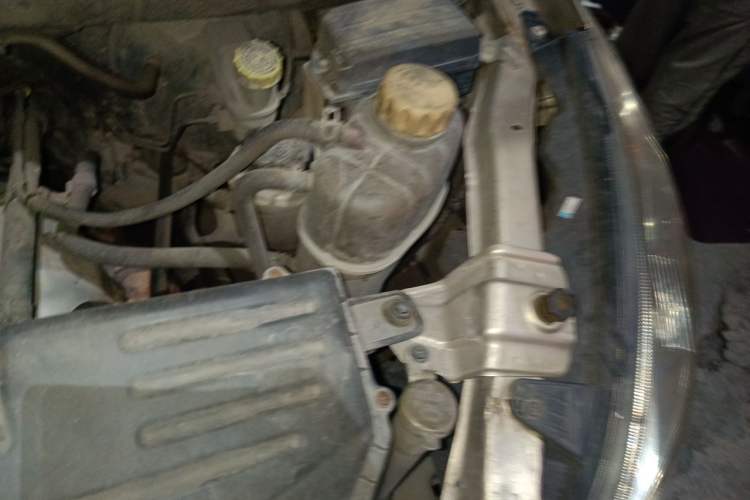 Used Wuling Rongguang V 2018 1.5L Practical Version Engine Bay Left