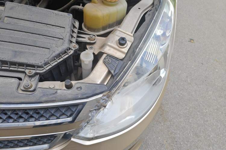 Used Wuling Rongguang V 2018 1.5L Standard Version Engine Bay Left