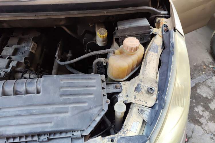 Used Wuling Rongguang V 2018 1.5L Standard Version Engine Bay Left