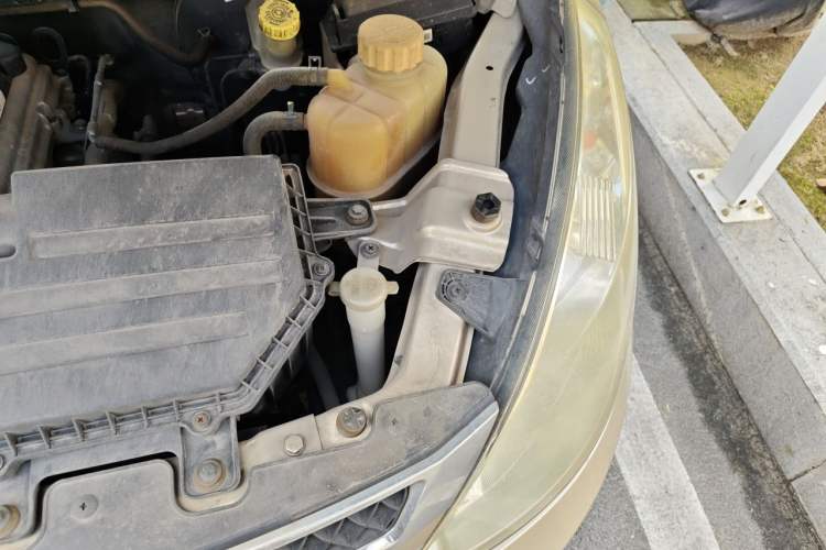 Used Wuling Rongguang V 2018 1.5L Standard Version Engine Bay Left