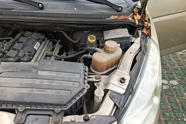 Used Wuling Rongguang V 2018 1.5L Standard Version Engine Bay Left