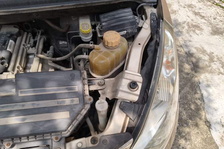 Used Wuling Rongguang V 2018 1.5L Standard Version Engine Bay Left