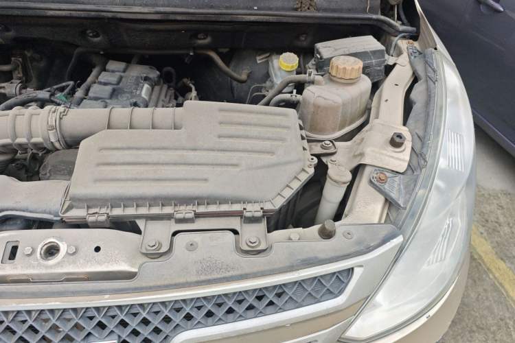 Used Wuling Rongguang V 2018 1.5L Practical Version Engine Bay Left