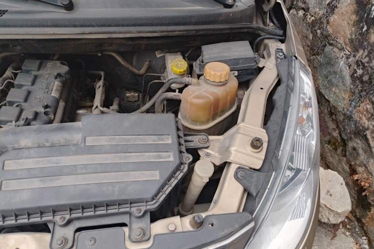 Used Wuling Rongguang V 2018 1.5L Standard Version Engine Bay Left