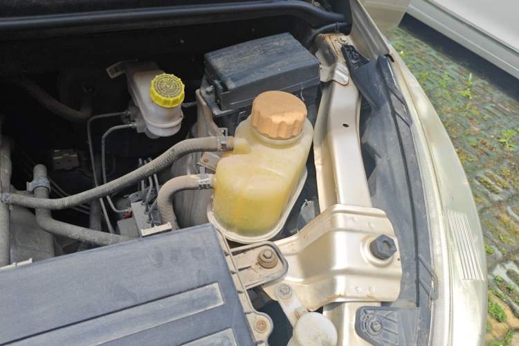 Used Wuling Rongguang V 2018 1.5L Standard Version Engine Bay Left