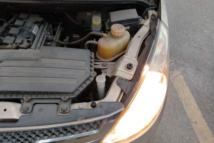 Used Wuling Rongguang V 2018 1.5L Standard Version Engine Bay Left