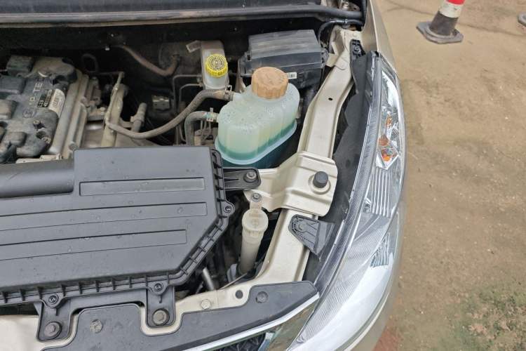 Used Wuling Rongguang V 2018 1.5L Standard Version Engine Bay Left
