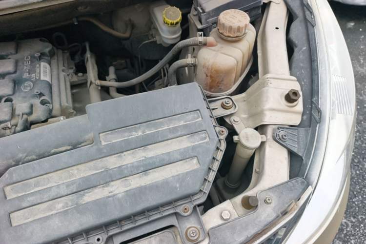 Used Wuling Rongguang V 2018 1.5L Standard Version Engine Bay Left