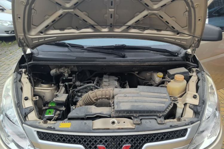 Used Wuling Rongguang V 2018 1.5L Practical Version Engine Bay