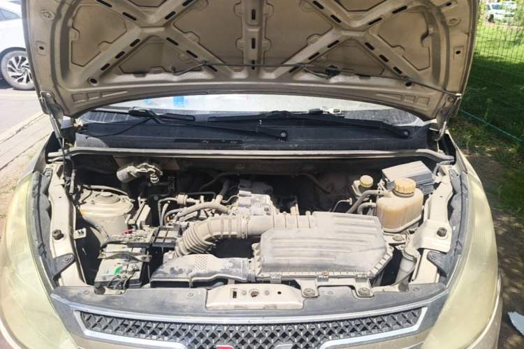 Used Wuling Rongguang V 2018 1.5L Practical Version Engine Bay