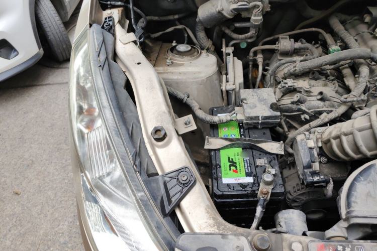 Used Wuling Rongguang V 2018 1.5L Standard Version Engine Bay Right