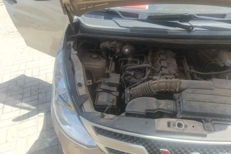 Used Wuling Rongguang V 2018 1.5L Practical Version Engine Bay Right