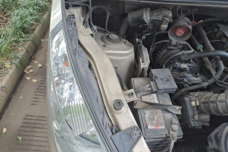 Used Wuling Rongguang V 2018 1.5L Practical Version Engine Bay Right