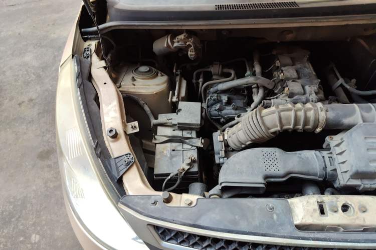 Used Wuling Rongguang V 2018 1.5L Standard Version Engine Bay Right