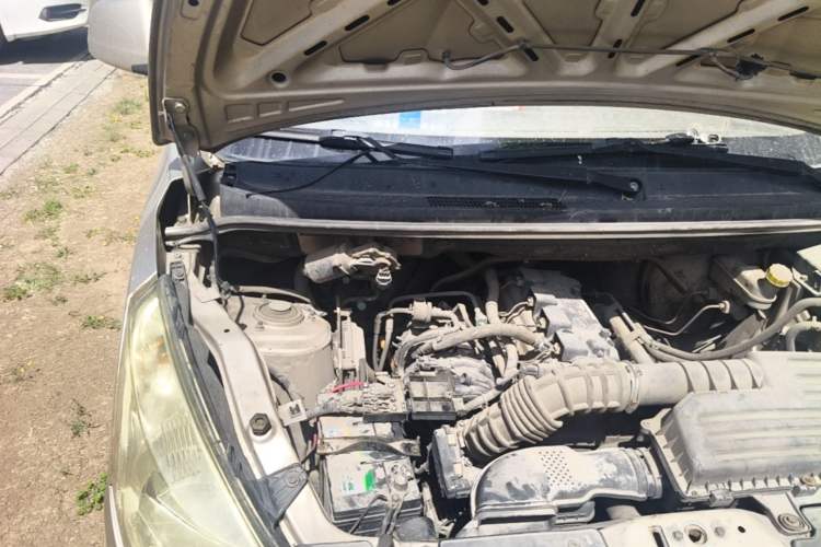 Used Wuling Rongguang V 2018 1.5L Practical Version Engine Bay Right
