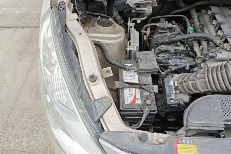 Used Wuling Rongguang V 2018 1.5L Practical Version Engine Bay Right