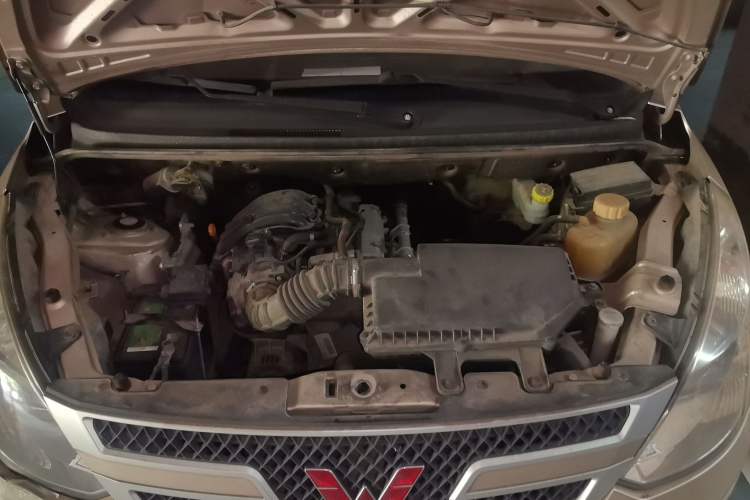 Used Wuling Rongguang V 2018 1.2L Practical Model Engine Bay