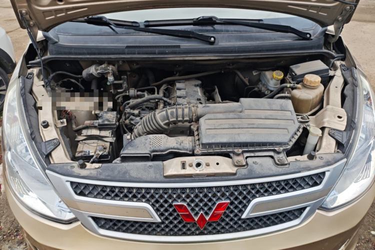 Used Wuling Rongguang V 2018 1.5L Practical Version Engine Bay