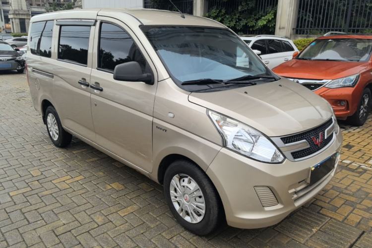 Used Wuling Rongguang V 2018 1.5L Practical Version Front Right 45 Deg